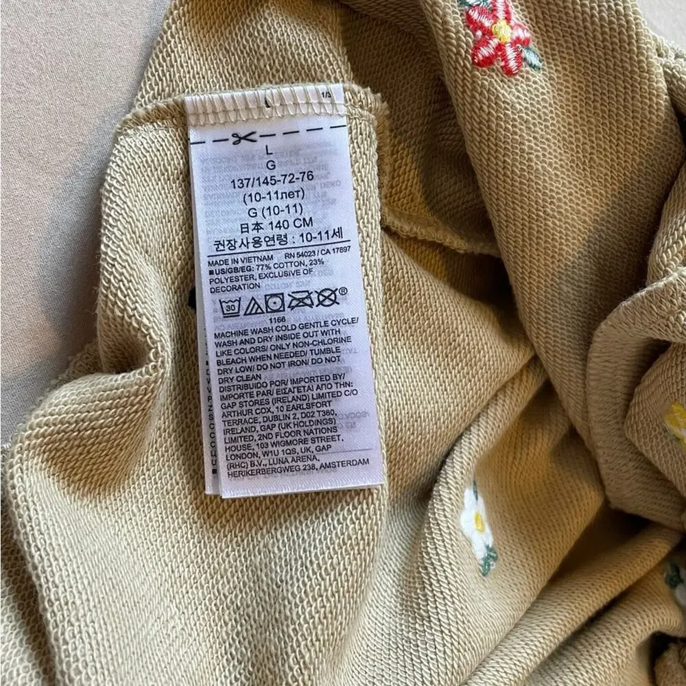 NWT Gap Tan Shorts with Embroidered Flowers Size Large